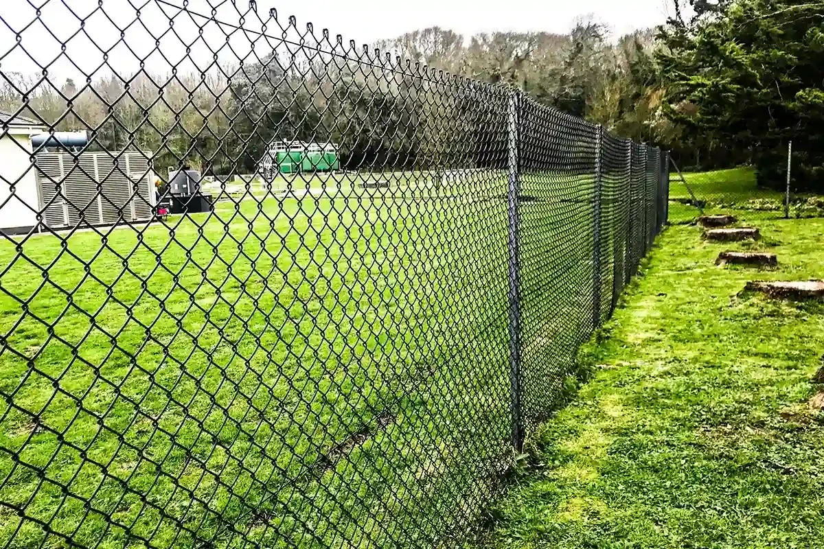 tightening barbed wire